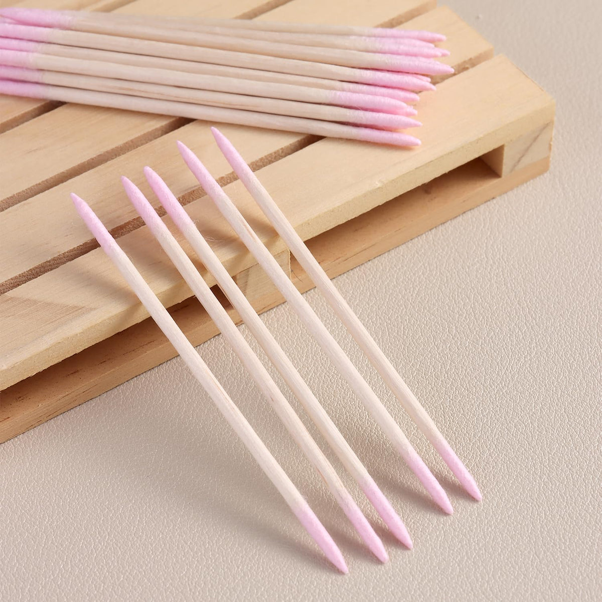 200pcs Pointed Tip Cotton Swabs with Wooden Sticks